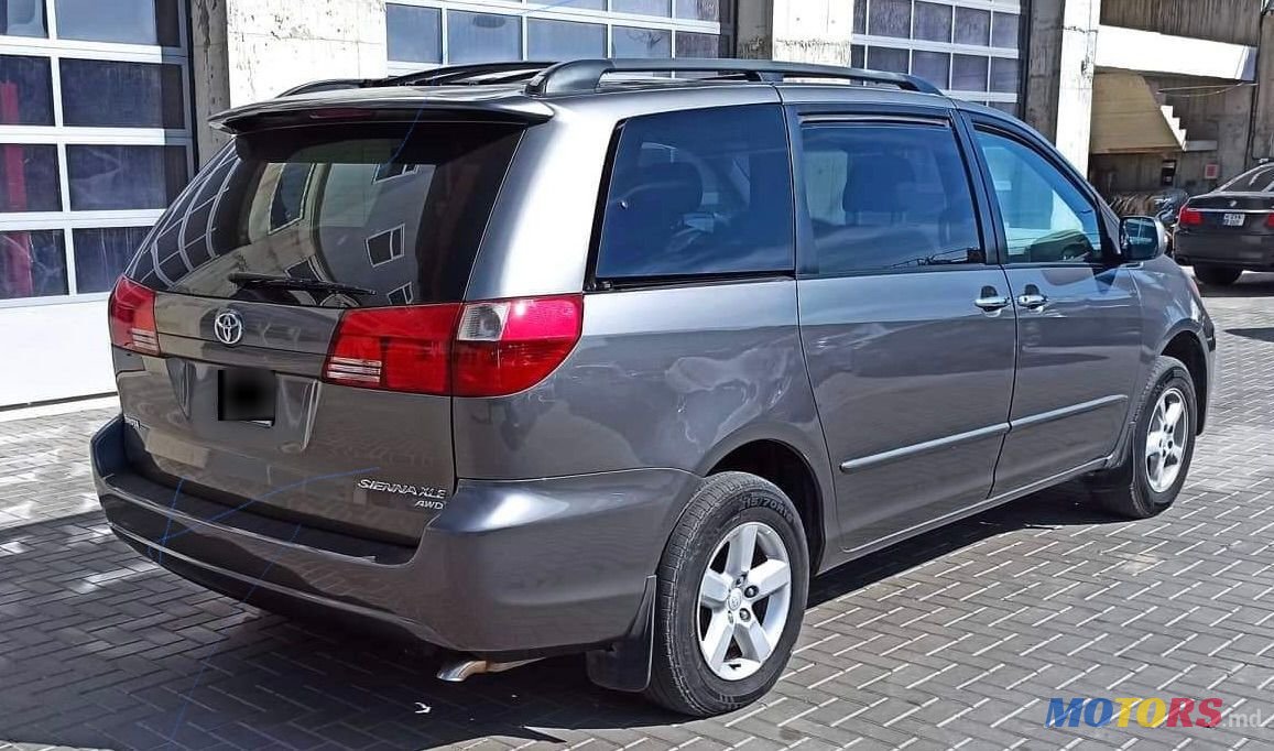 2005' Toyota Sienna photo #4