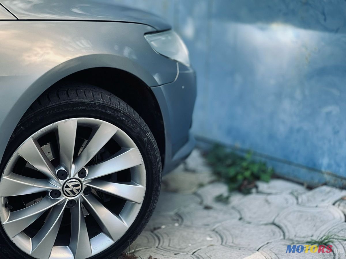 2009' Volkswagen Passat photo #4