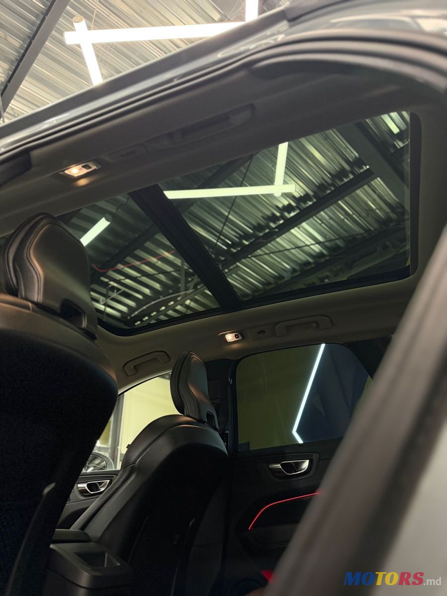 2020' Volvo XC60 photo #5