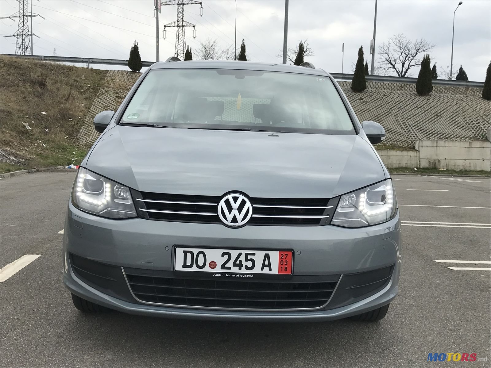 2011' Volkswagen Sharan photo #7