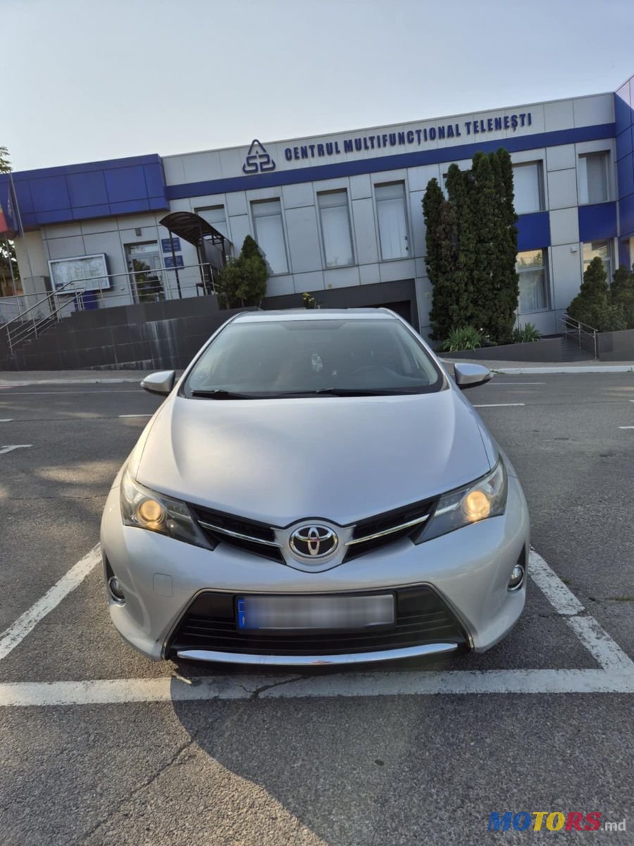 2014' Toyota Auris photo #3