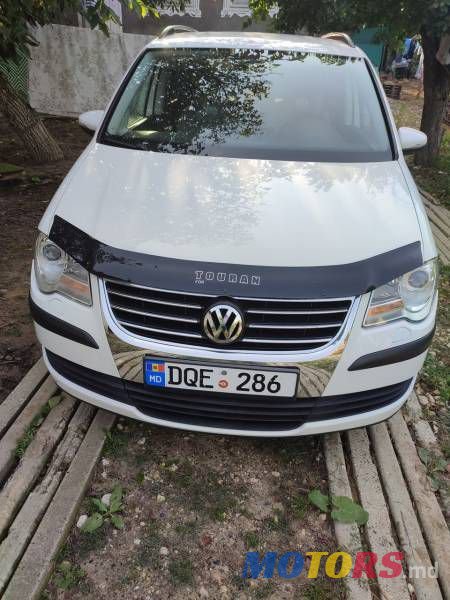 2009' Volkswagen Touran photo #2