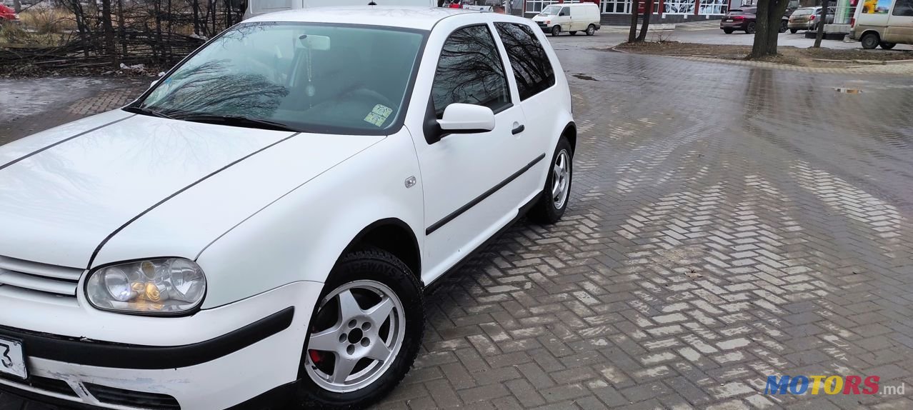 2001' Volkswagen Golf photo #1