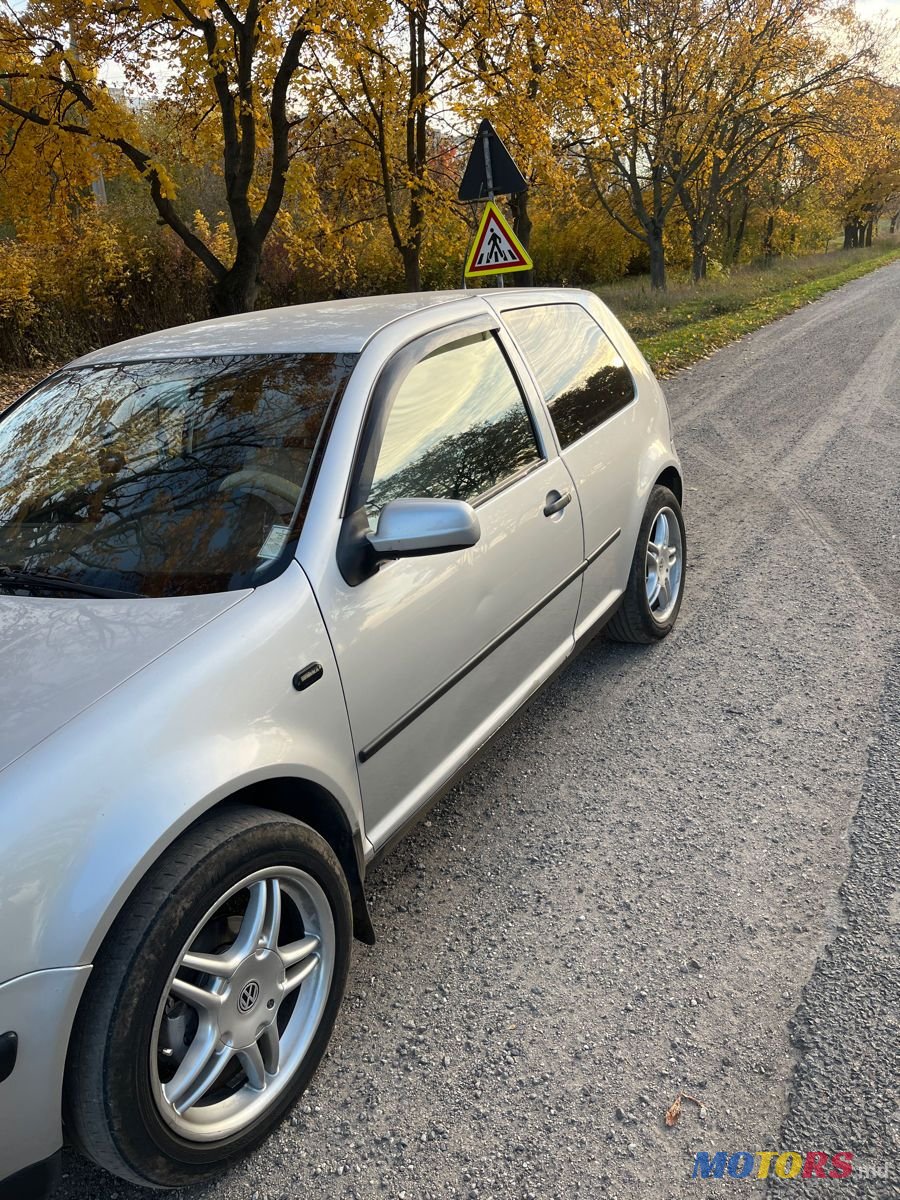 2001' Volkswagen Golf photo #6