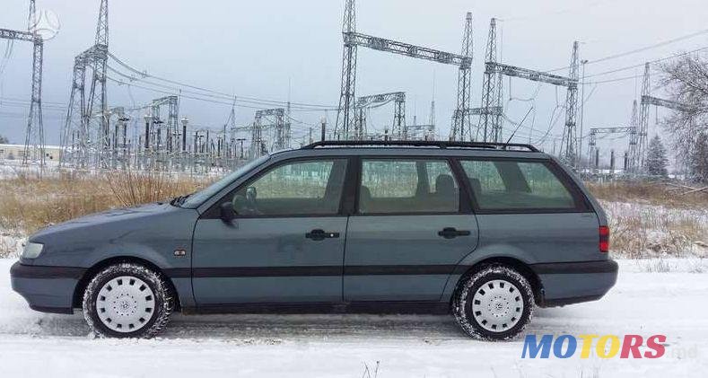 1995' Volkswagen Passat photo #2