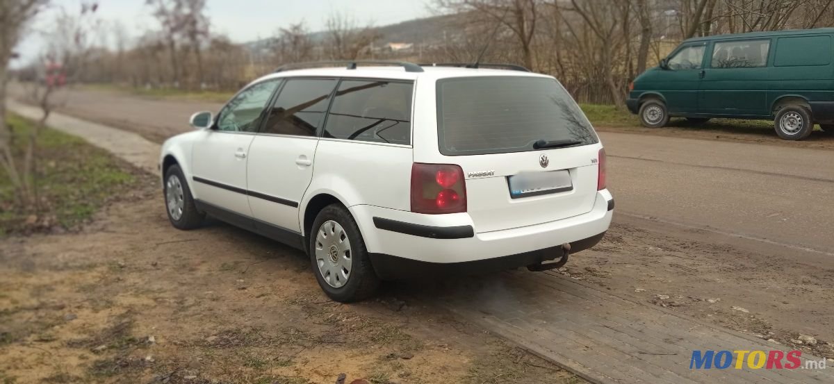 2004' Volkswagen Passat photo #6