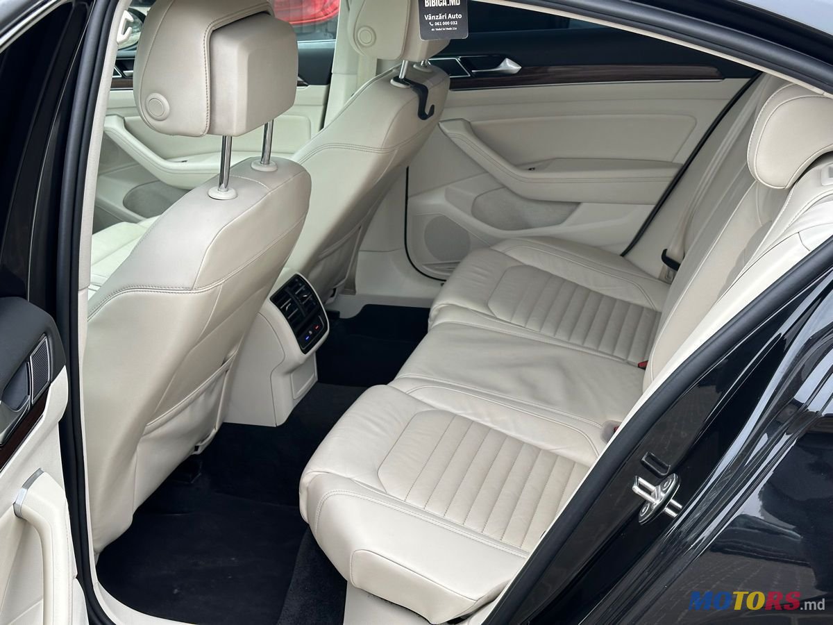 2015' Volkswagen Passat photo #3