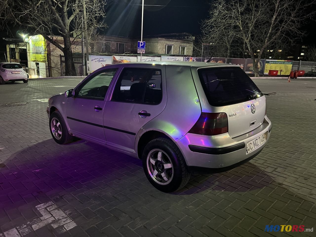 2001' Volkswagen Golf photo #1