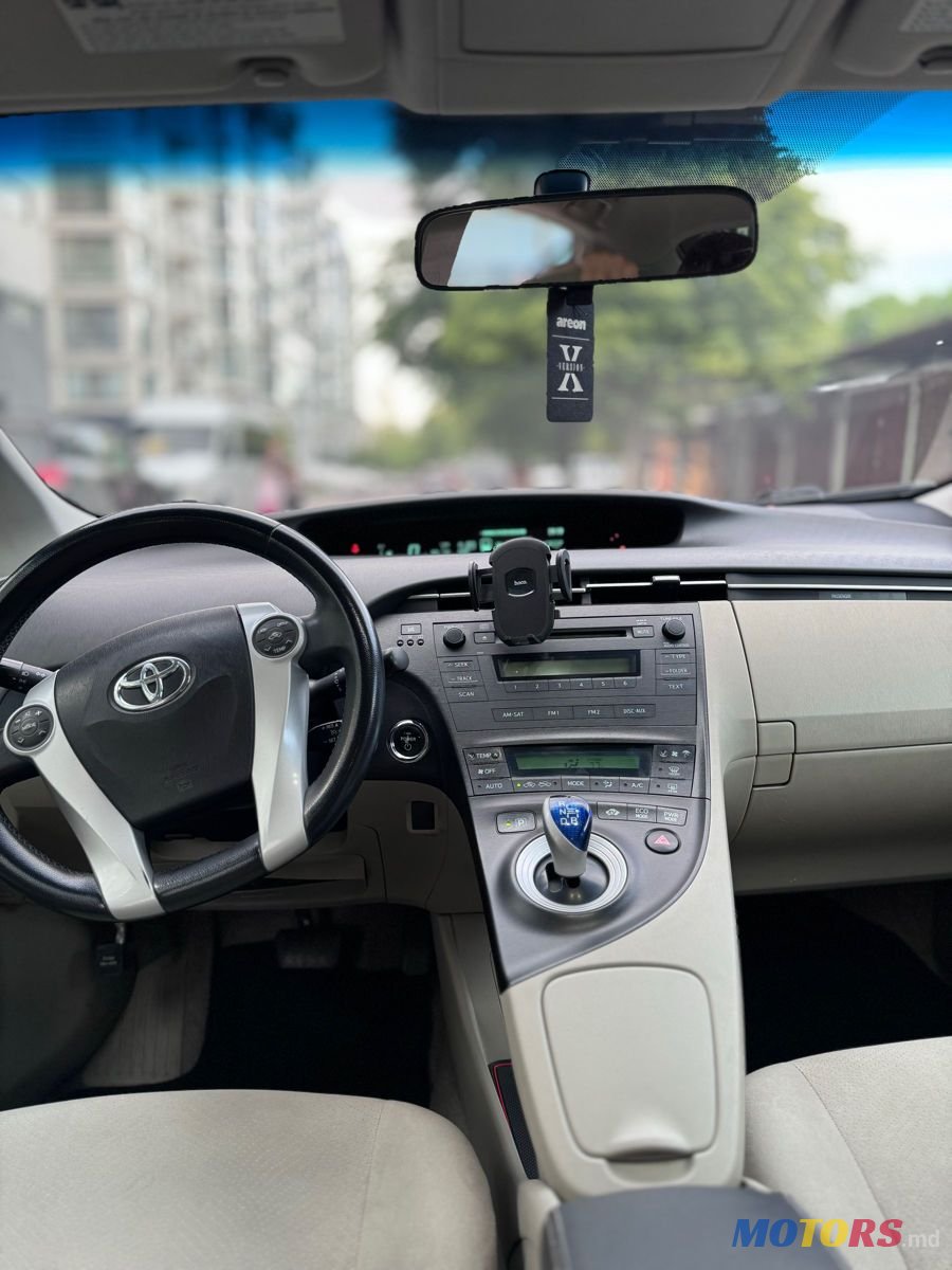 2010' Toyota Prius photo #4
