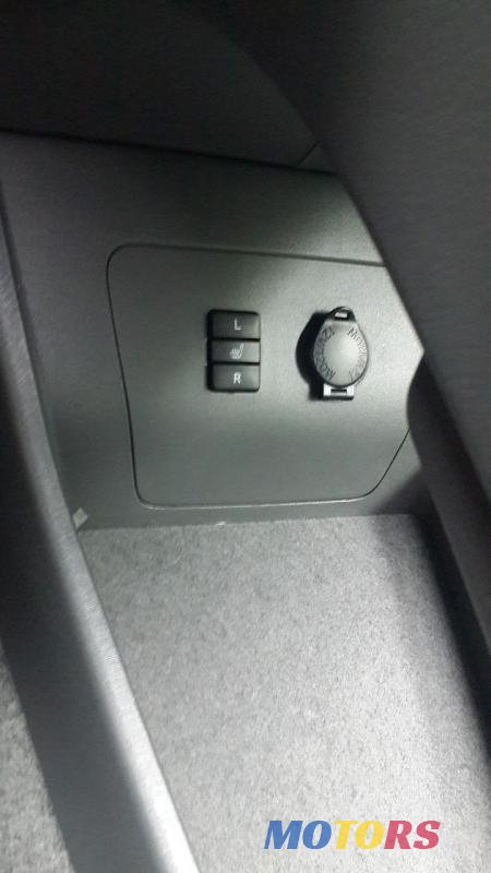 2010' Toyota Prius photo #4