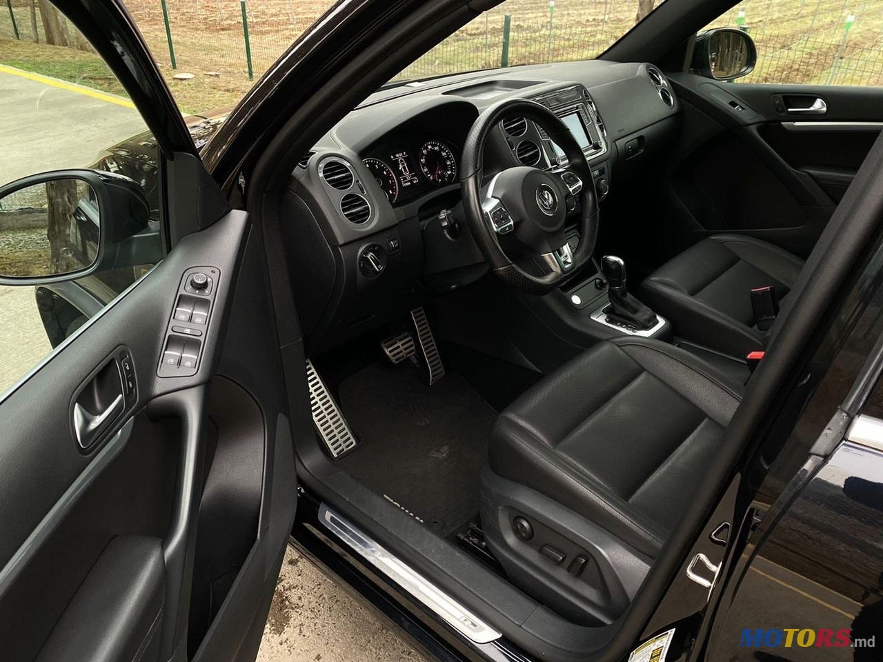 2015' Volkswagen Tiguan photo #4