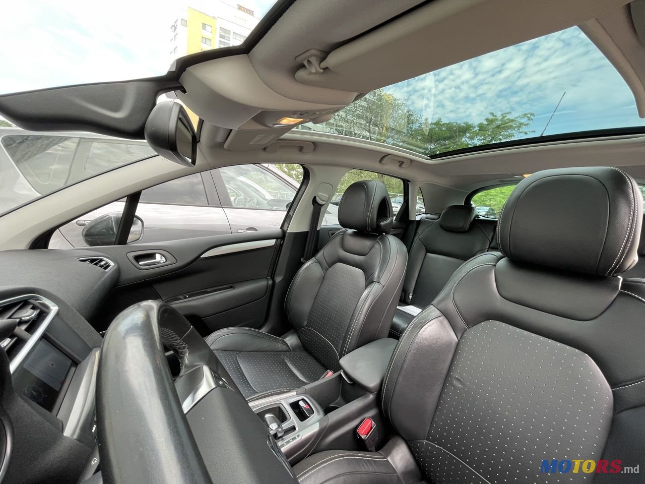 2010' Citroen C4 photo #6