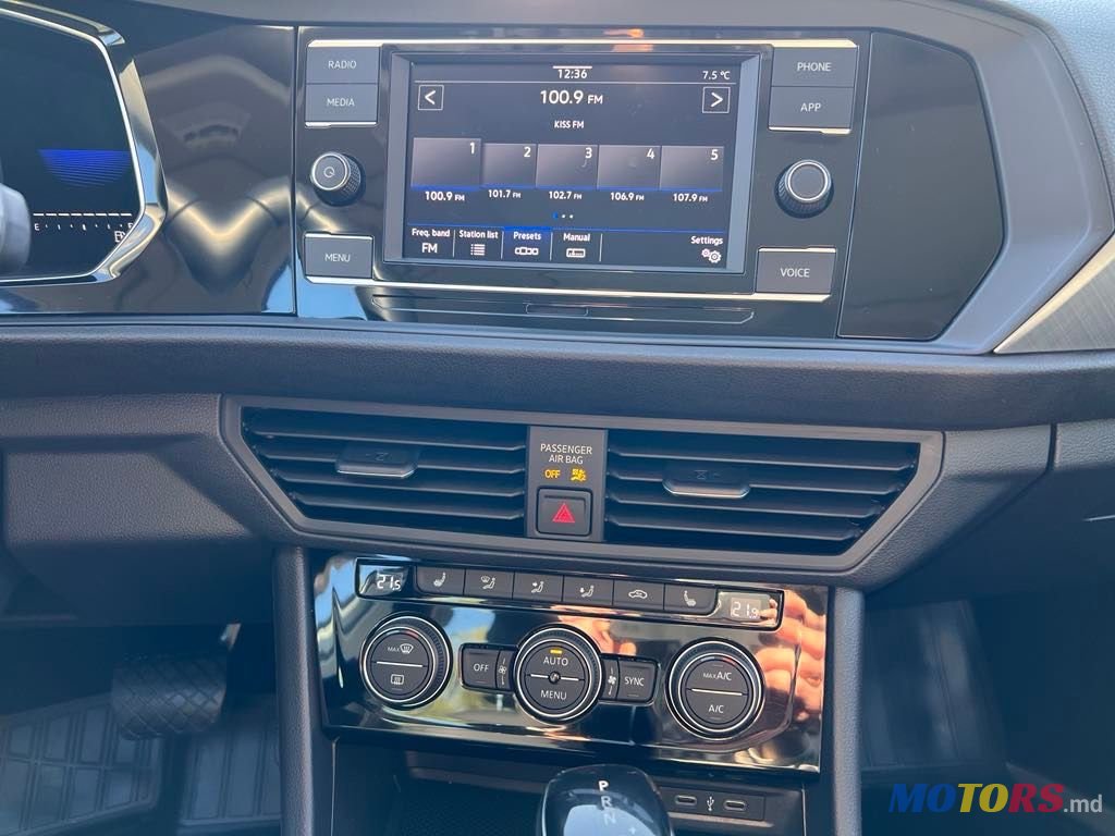 2022' Volkswagen Jetta photo #3