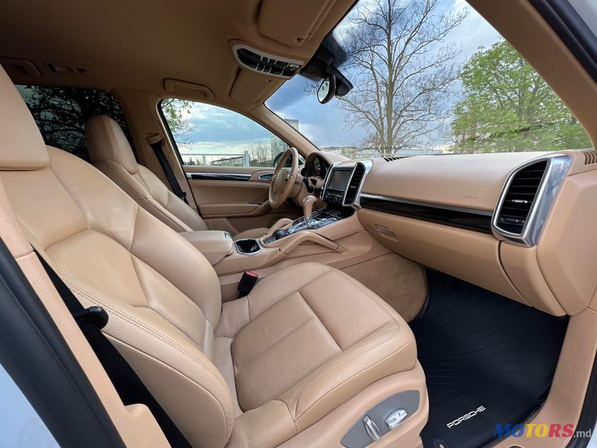 2013' Porsche Cayenne photo #5