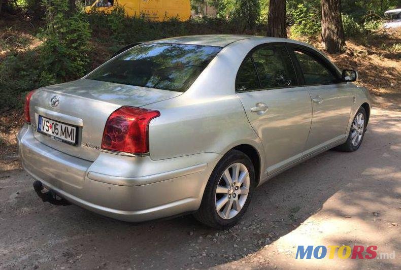 2004' Toyota Avensis photo #2