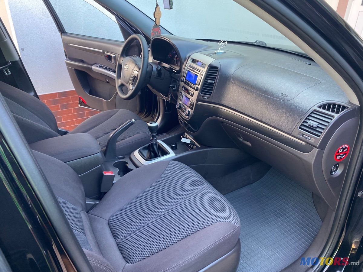 2010' Hyundai Santa Fe photo #3