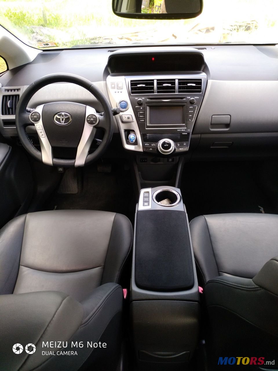 2013' Toyota Prius v photo #5