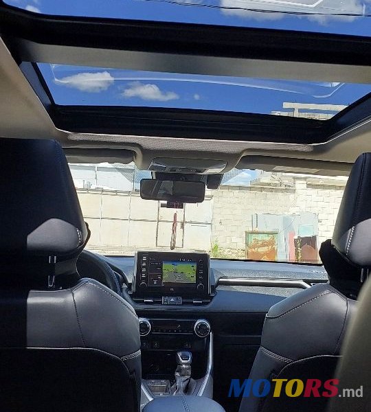 2019' Toyota RAV4 photo #4