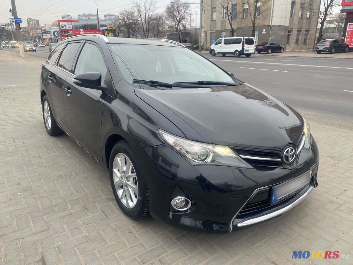 2014' Toyota Auris photo #2
