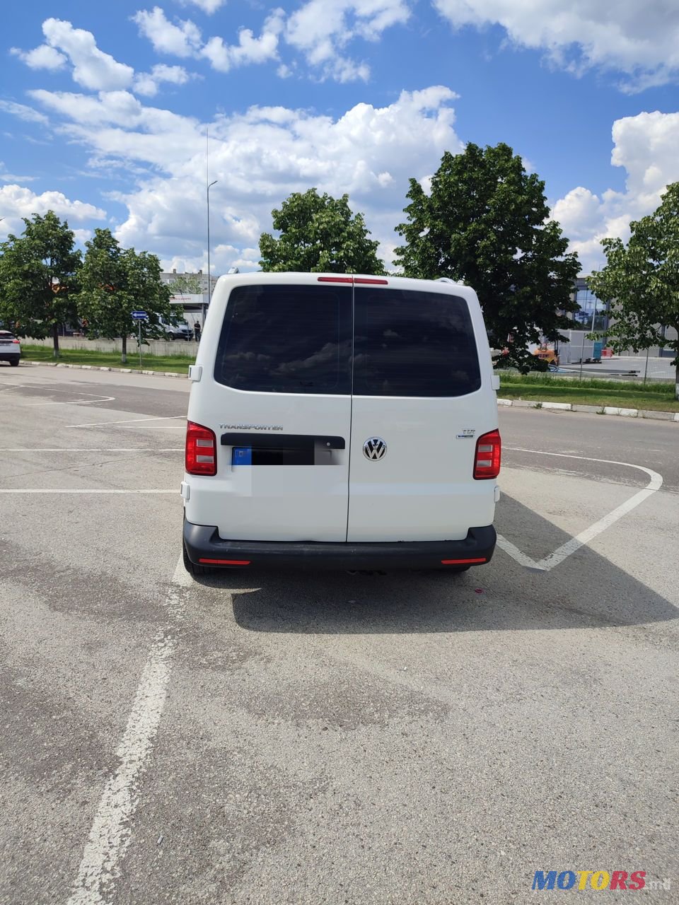 2015' Volkswagen Transporter photo #2