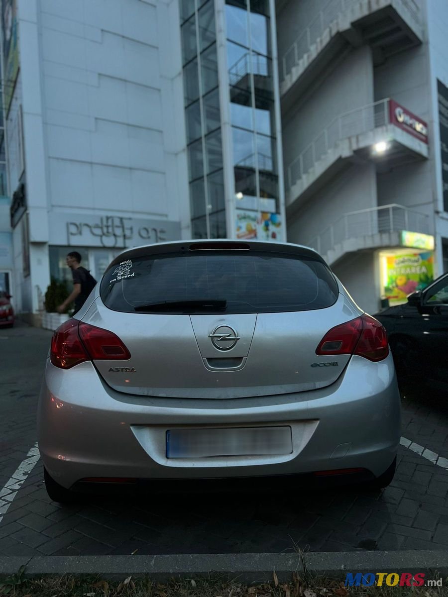 2010' Opel Astra photo #4