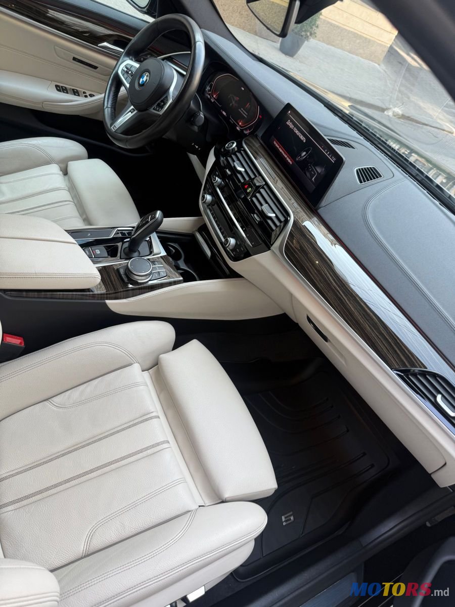 2020' BMW 5 Series photo #2