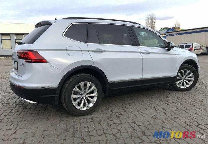 2018' Volkswagen Tiguan photo #1