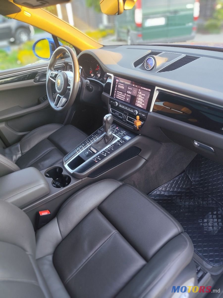 2020' Porsche Macan photo #5