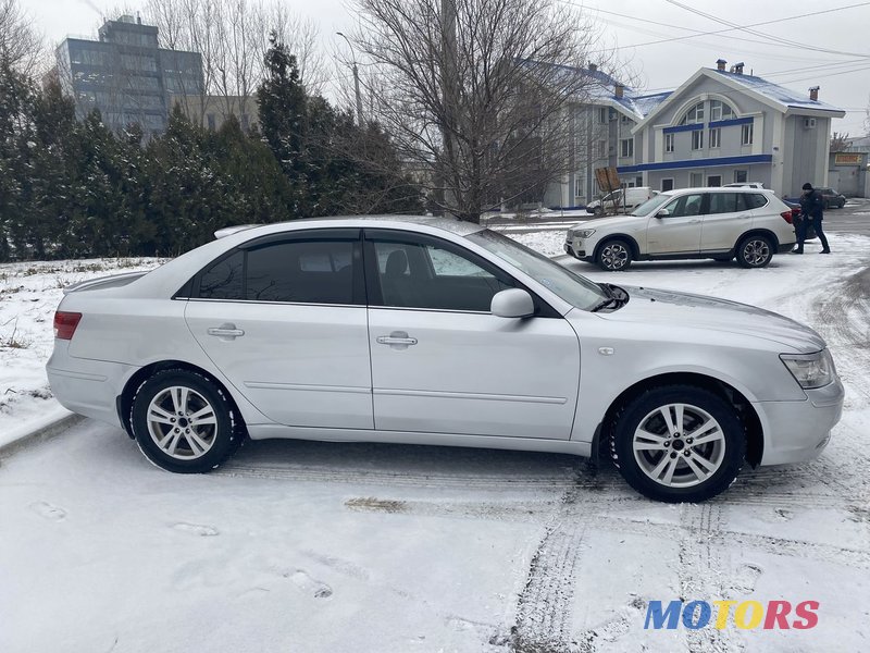 2009' Hyundai Sonata photo #6