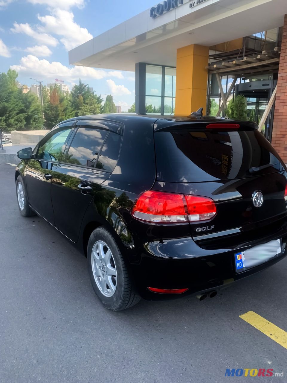 2009' Volkswagen Golf photo #6