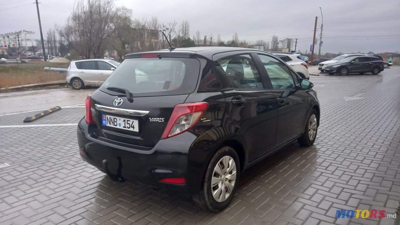 2012' Toyota Yaris photo #3