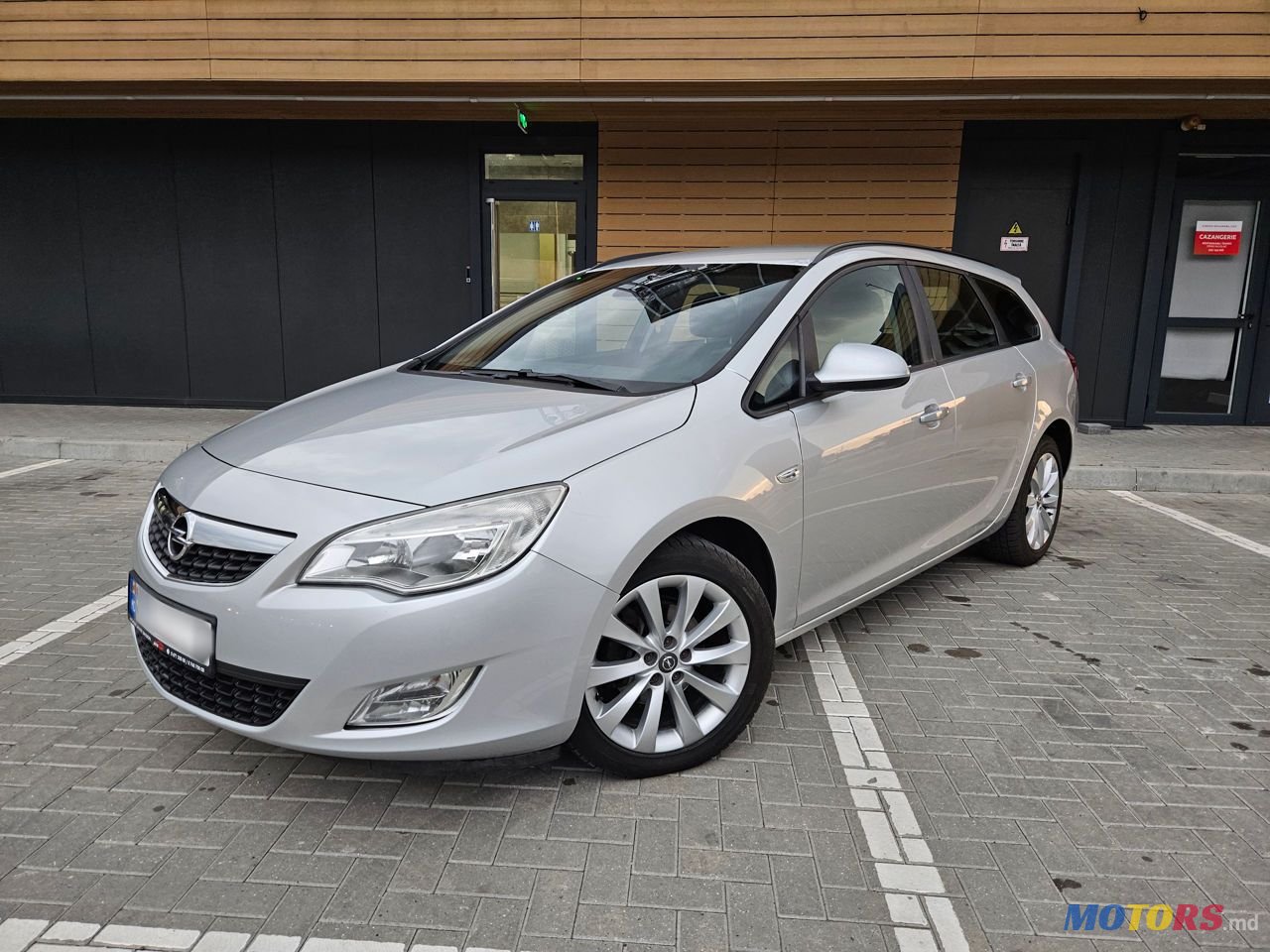 2011' Opel Astra photo #1