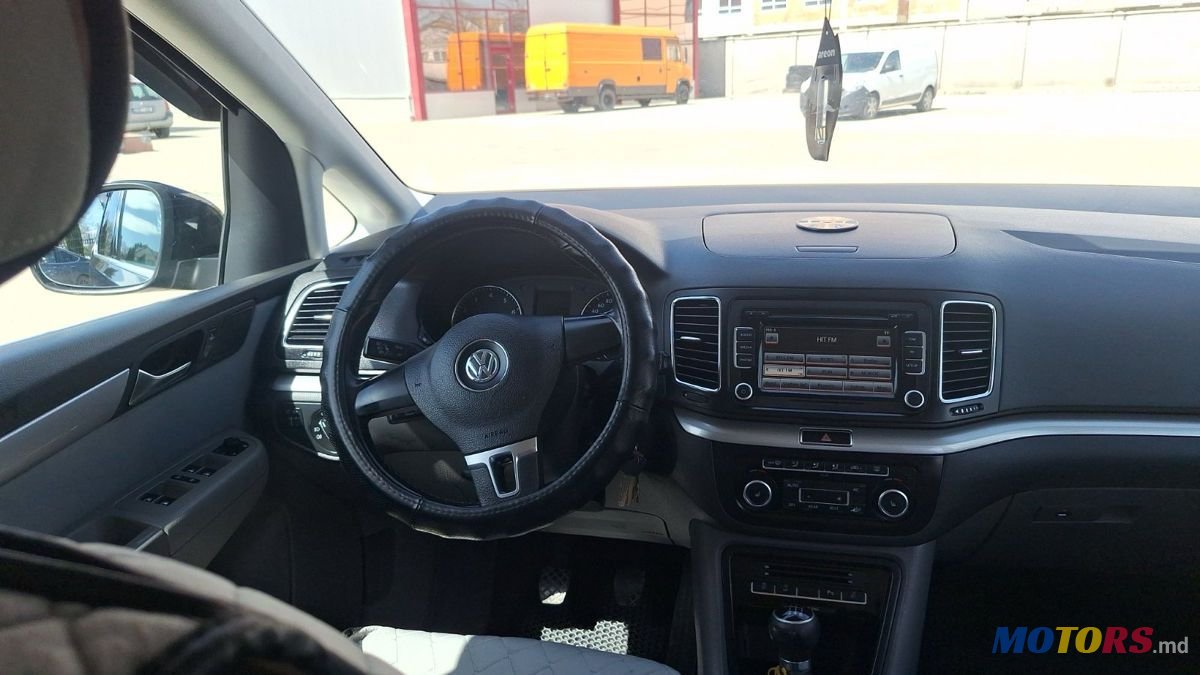 2010' Volkswagen Sharan photo #5