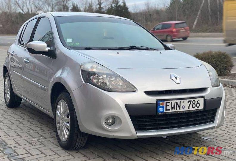 2011' Renault Clio photo #1