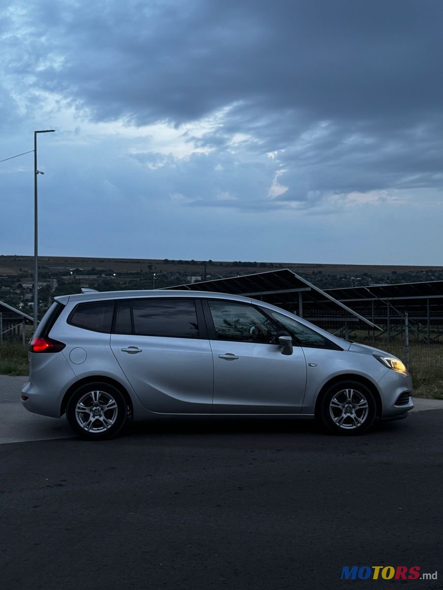 2016' Opel Zafira photo #2