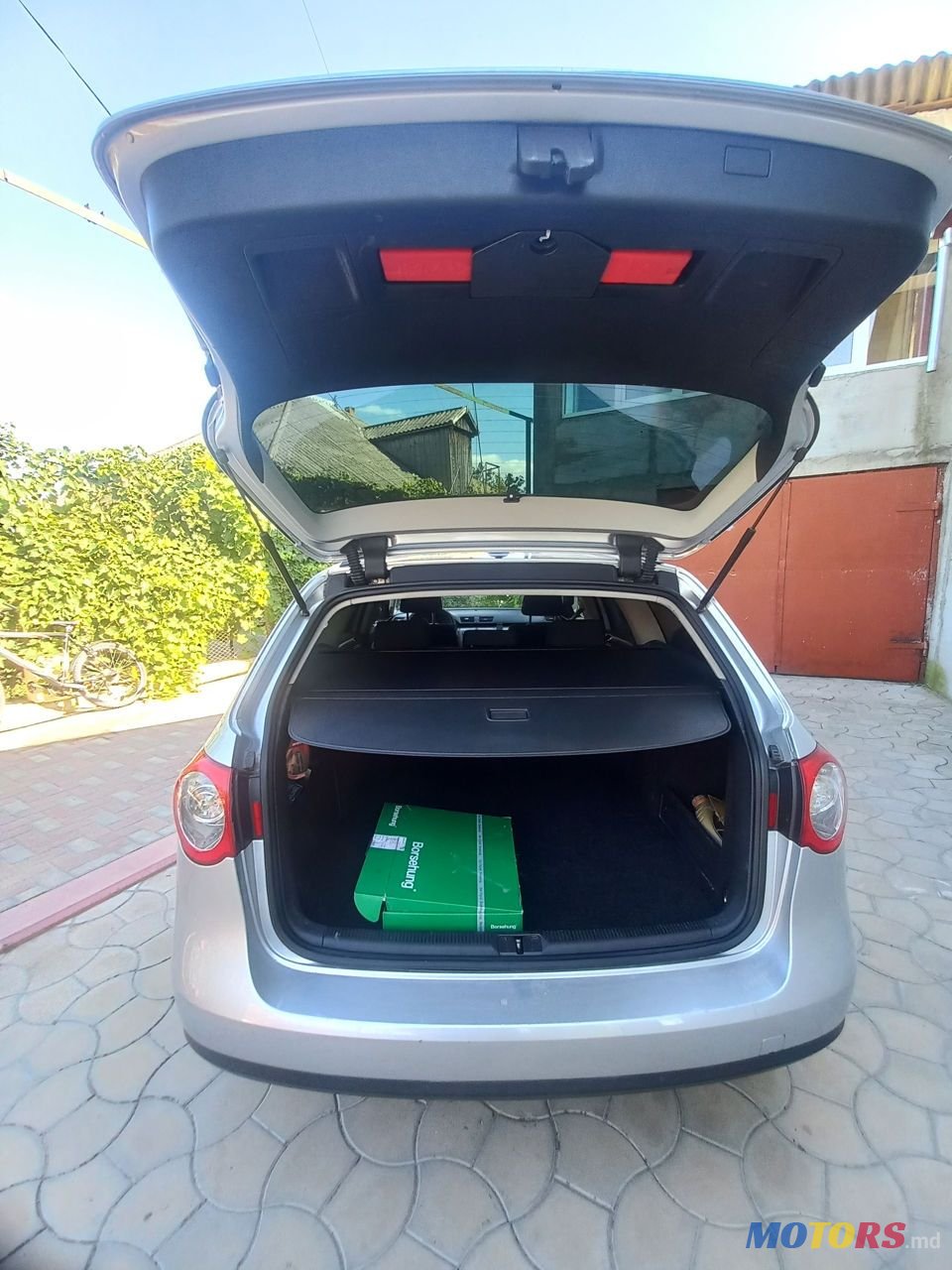 2009' Volkswagen Passat photo #2