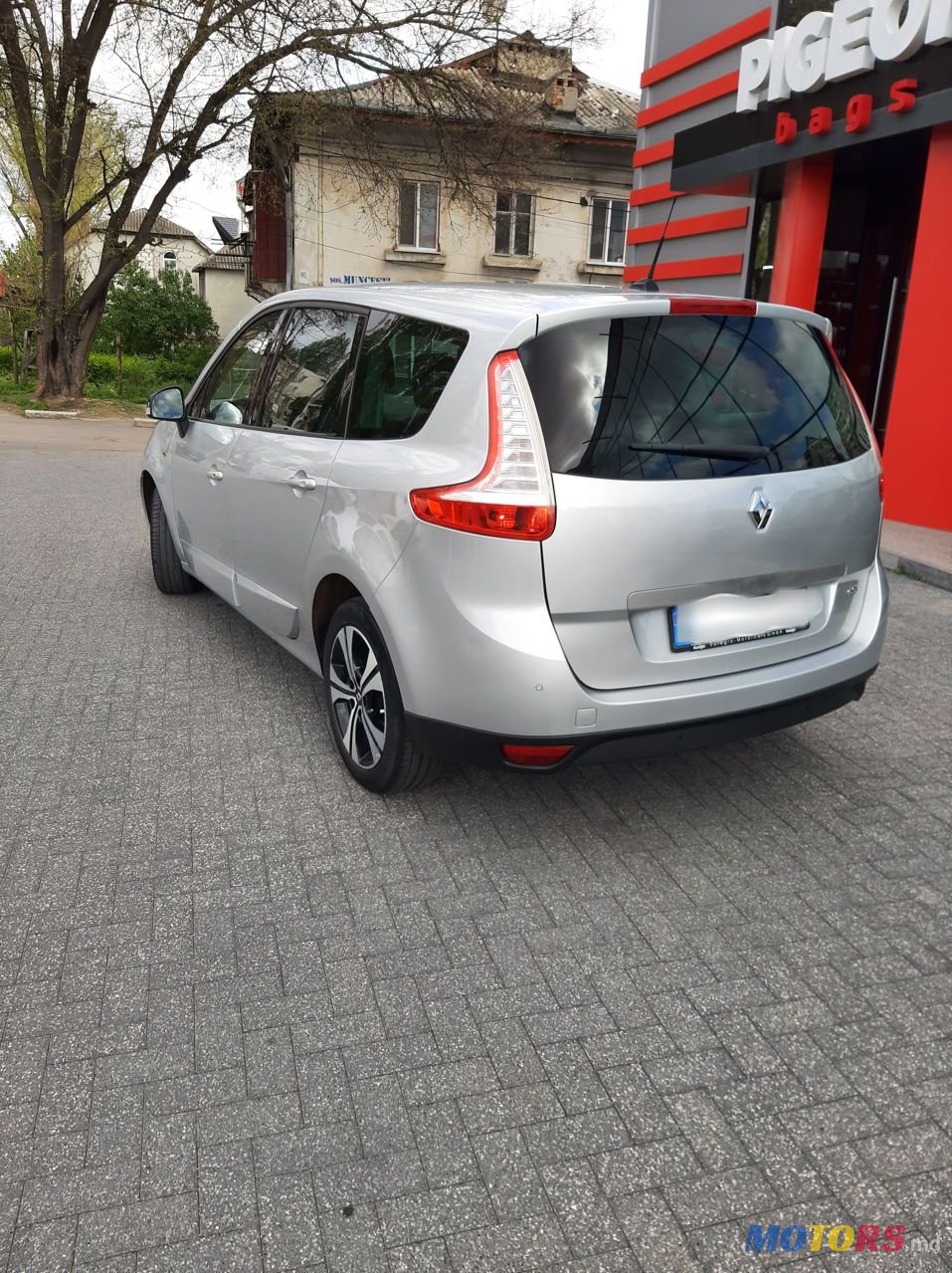 2011' Renault Grand Scenic photo #4