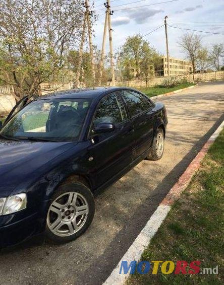 2000' Volkswagen Passat photo #1