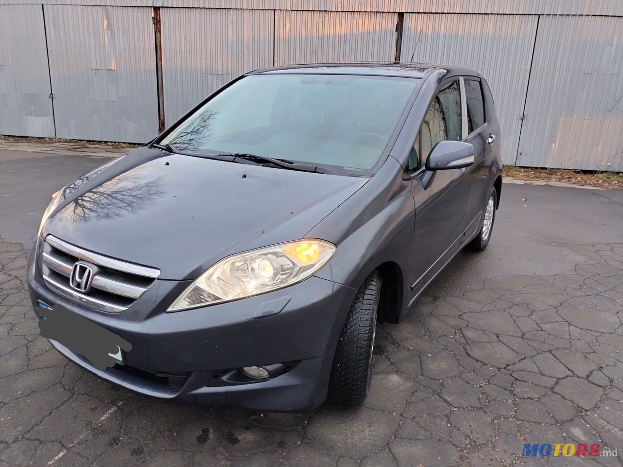 2005' Honda FR-V photo #2