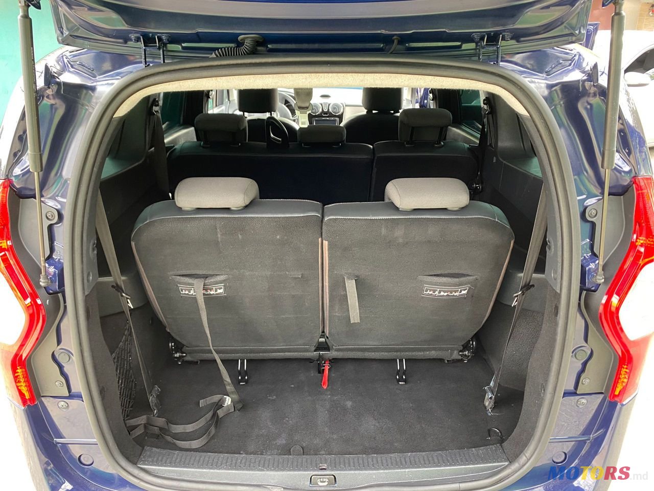 2013' Dacia Lodgy photo #3