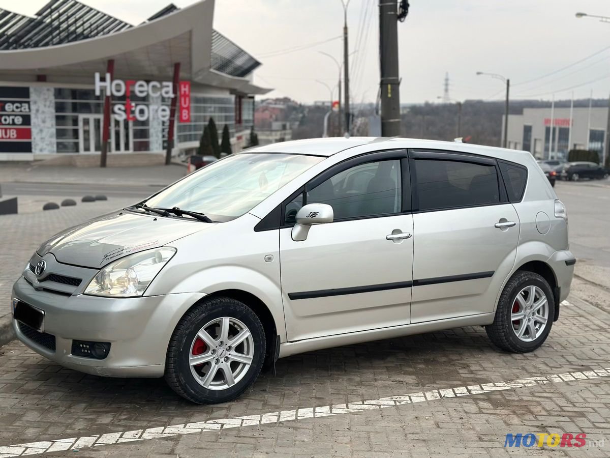 2005' Toyota Corolla Verso photo #4