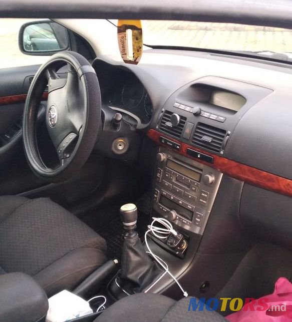 2005' Toyota Avensis photo #3