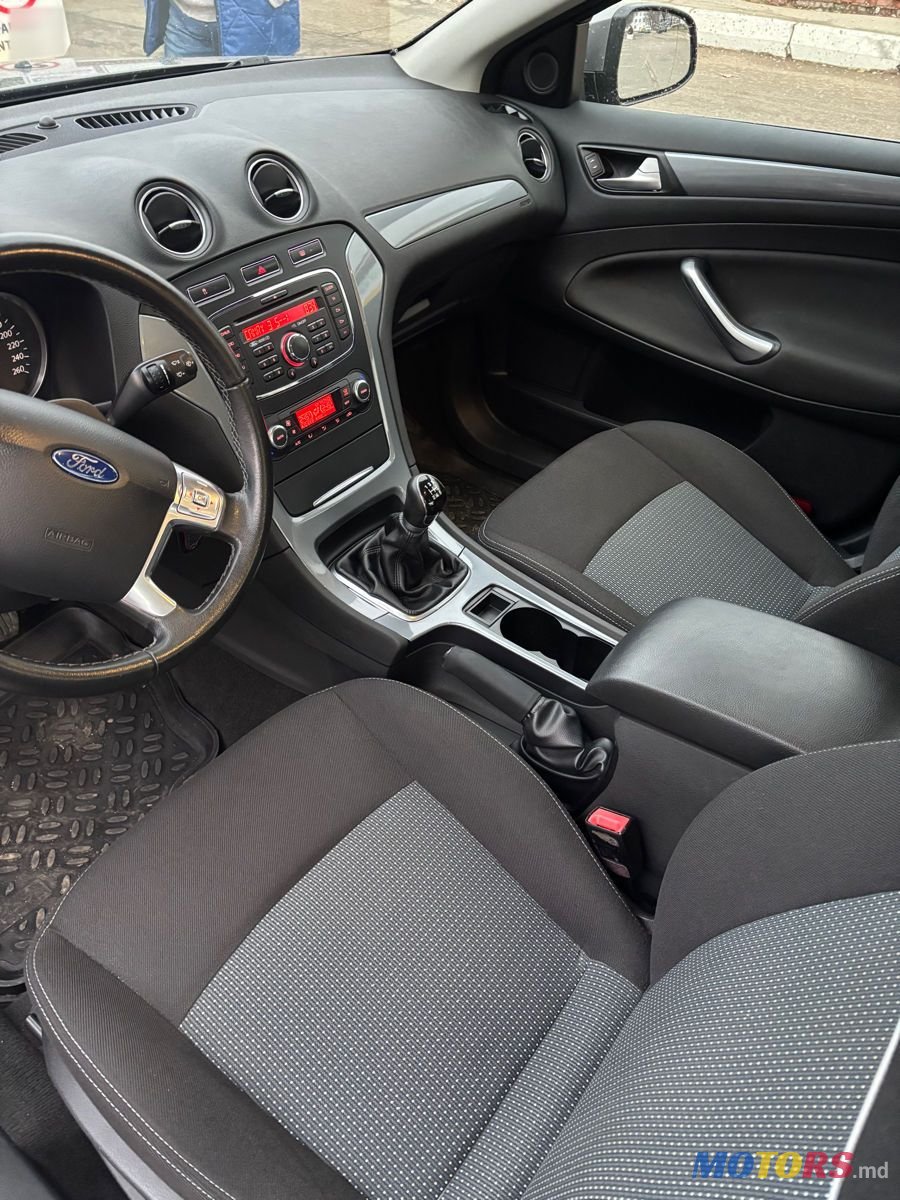 2013' Ford Mondeo photo #3