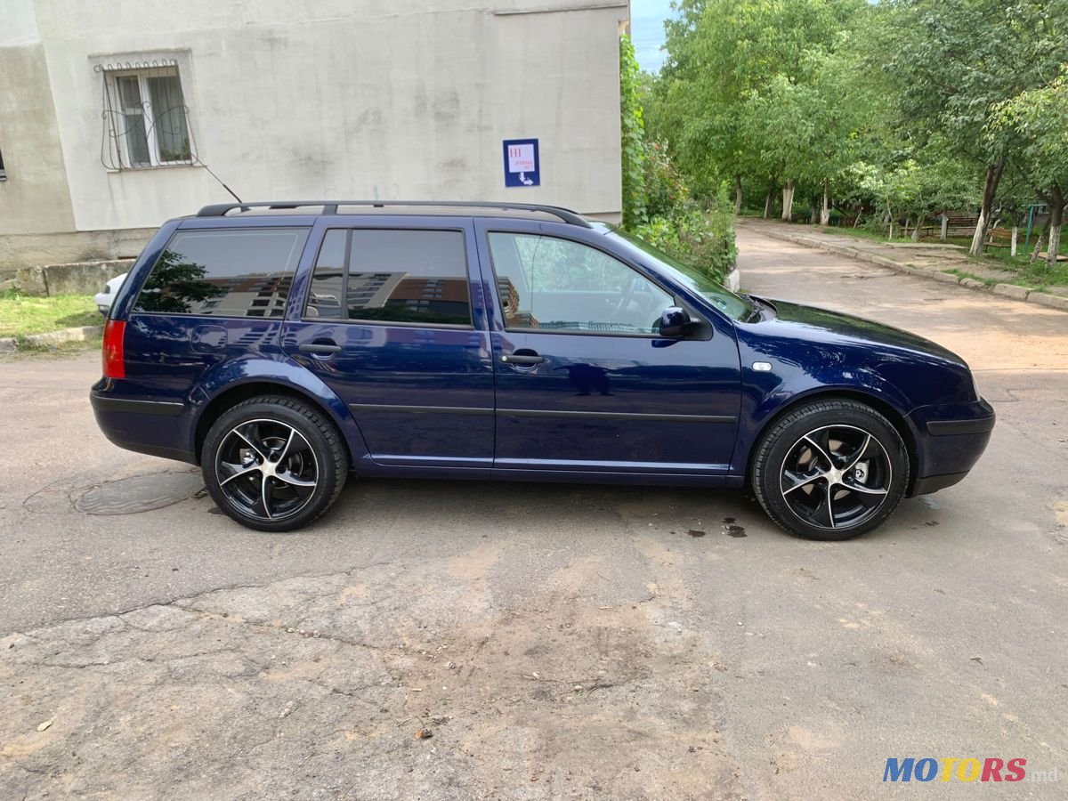 2002' Volkswagen Golf photo #2