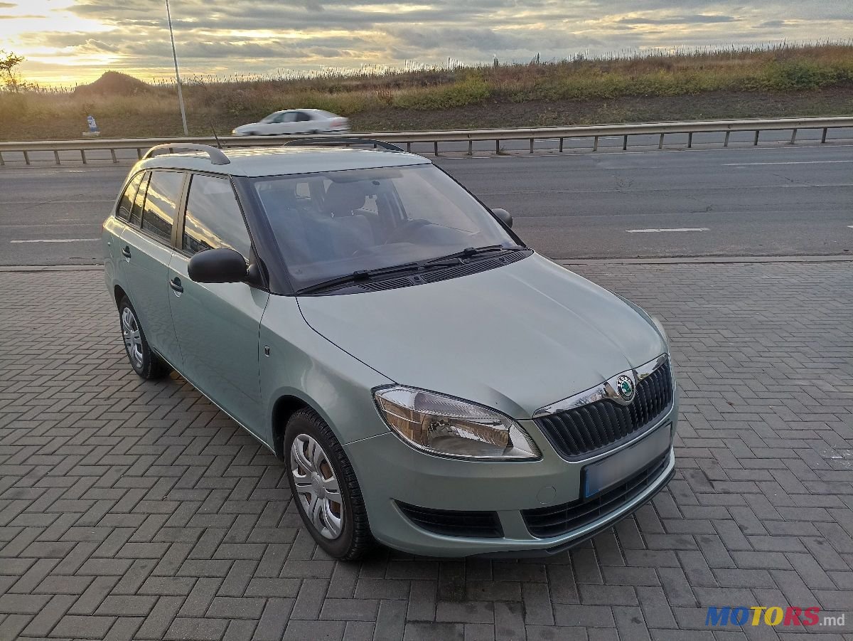 2012' Skoda Fabia photo #2
