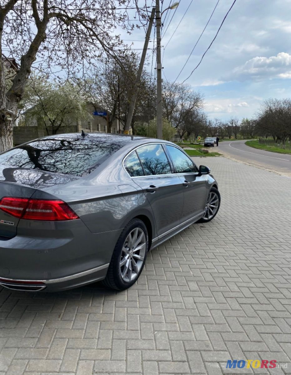 2017' Volkswagen Passat photo #4