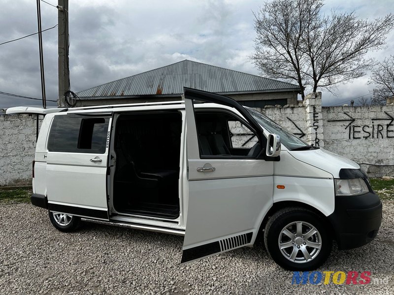 2005' Volkswagen Transporter photo #2