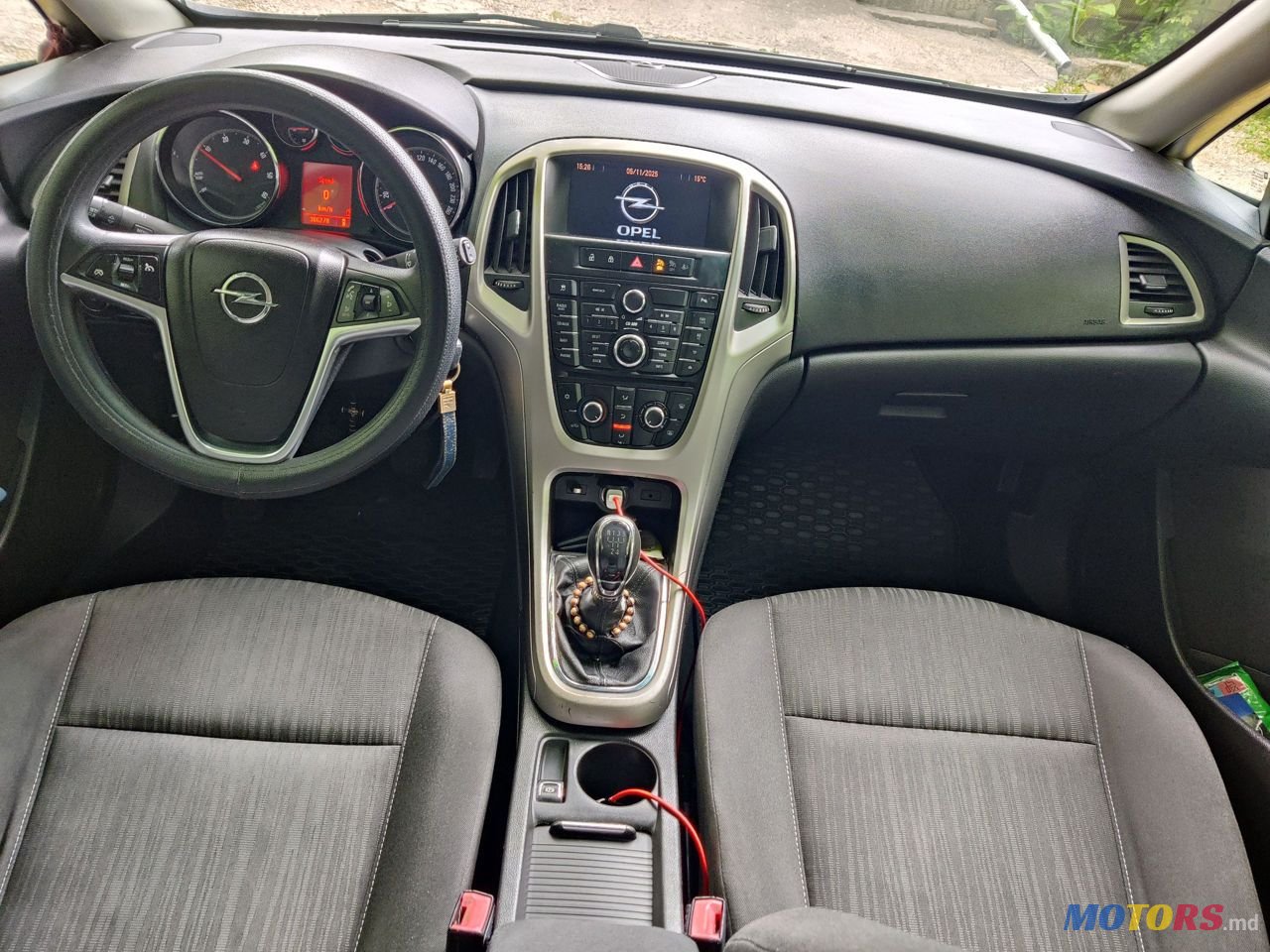 2010' Opel Astra photo #5