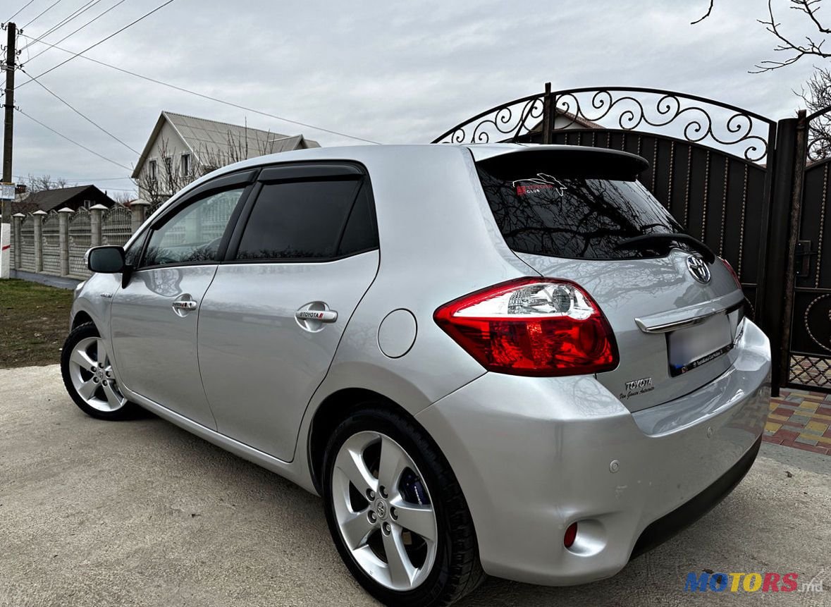 2011' Toyota Auris photo #2