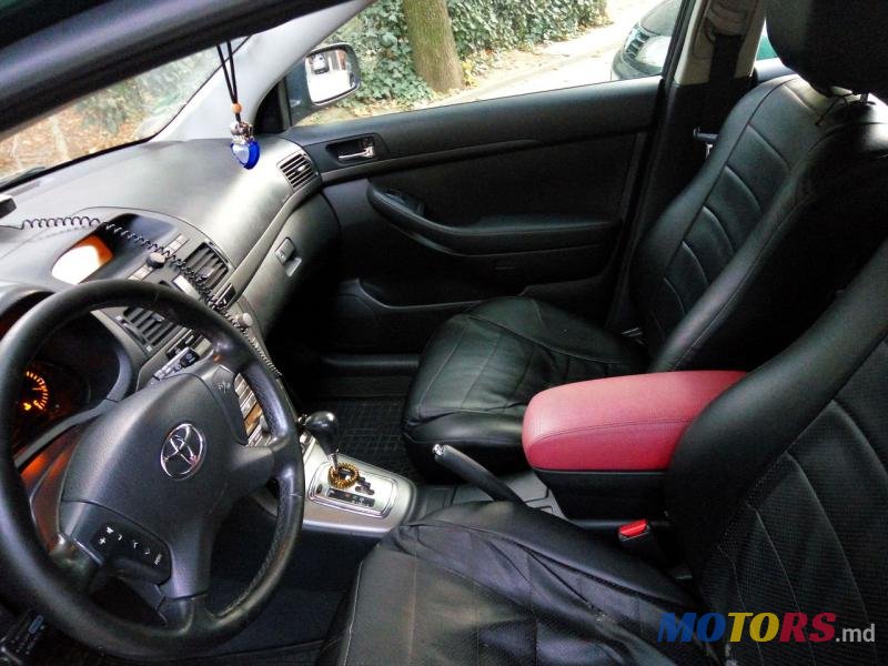 2004' Toyota Avensis photo #1